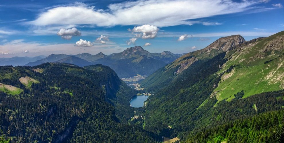 Lake Montriond in Morzine - MTB Beds