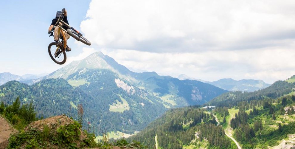 Leo Sending it to the moon in Chatel.