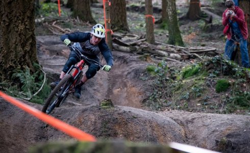 Deakin Riding Rogate DH