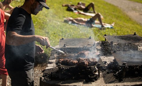 are there barbecues at lake montriond