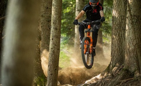 Riding Pleney Mainline on an enduro bike - MTB Beds