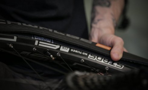 How to seat your tyre tubeless - MTB Beds