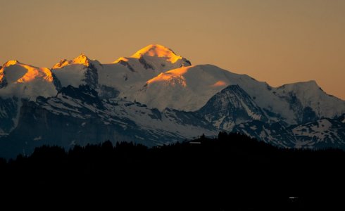 sunrise photograph of Morzine - MTB Beds