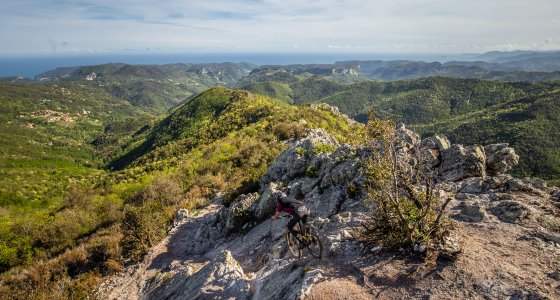 rocky, steep mtb terrain in final eligure
