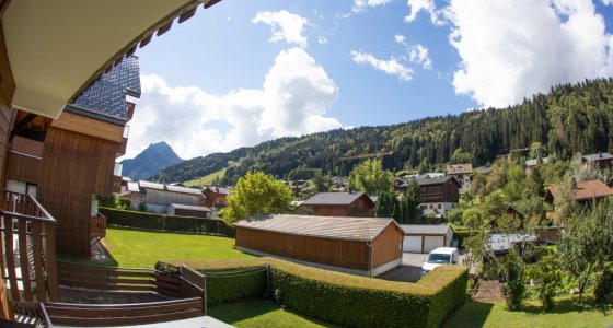 mtb friendly accom balcony morzine