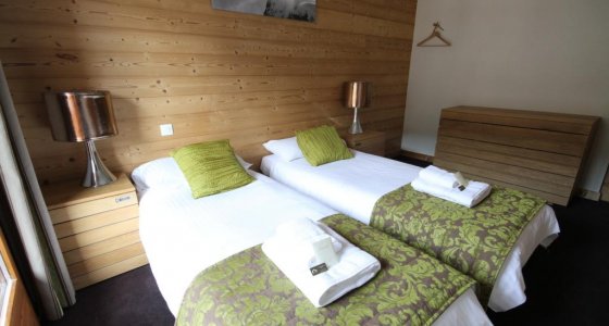 Twin room at L'Aiglon MTB Beds