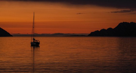 sun set loch in scotland