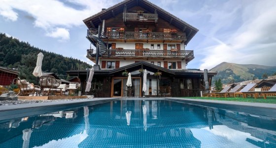 hotel fleur des neiges with swimming pool in morzine