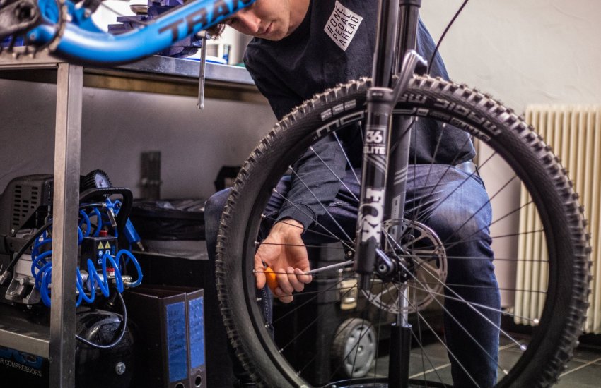 bike mechanic morzine job 2022 summer